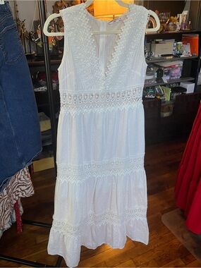 Miss Kelly 1999 Medium White Lace Tiered Midi Dress